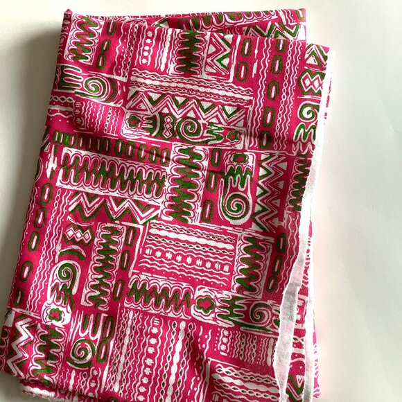 1 Piece of Thin Fleece Lined Fabric Material Pink Green Aztek Print Sewing - Picture 1 of 4
